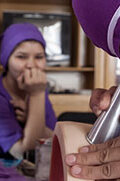 Die Ausbildung von Hebammen leistet einen Beitrag zur Verringerung der Müttersterblichkeit im Land. 